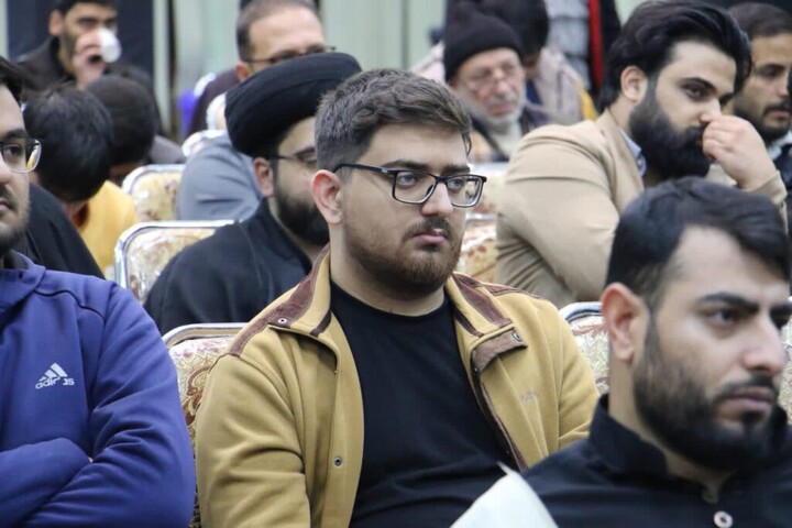 تصاویر|برگزاری کرسی آزاد اندیشی در مدرسه علمیه صدر بازار اصفهان