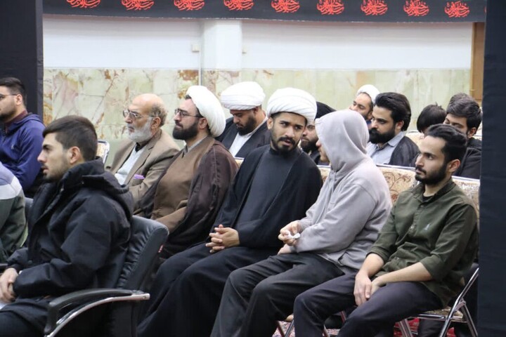 تصاویر|برگزاری کرسی آزاد اندیشی در مدرسه علمیه صدر بازار اصفهان