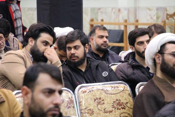 تصاویر|برگزاری کرسی آزاد اندیشی در مدرسه علمیه صدر بازار اصفهان