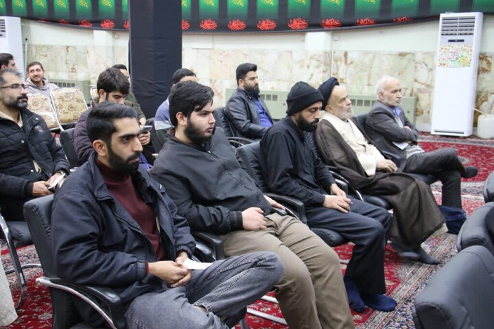 تصاویر|برگزاری کرسی آزاد اندیشی در مدرسه علمیه صدر بازار اصفهان