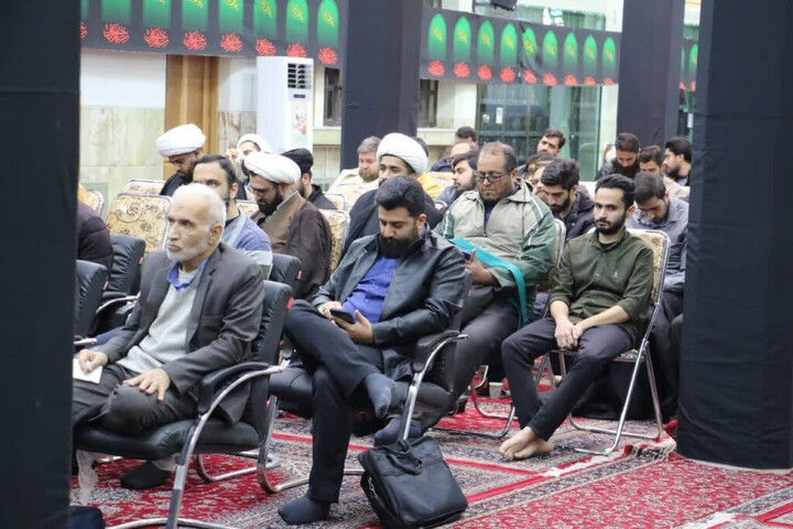 تصاویر|برگزاری کرسی آزاد اندیشی در مدرسه علمیه صدر بازار اصفهان