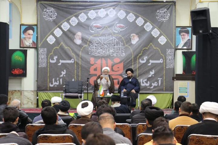 تصاویر|برگزاری کرسی آزاد اندیشی در مدرسه علمیه صدر بازار اصفهان