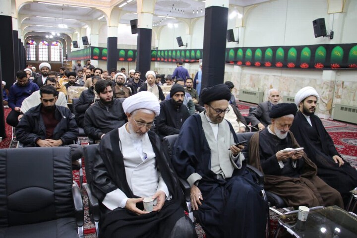 تصاویر|برگزاری کرسی آزاد اندیشی در مدرسه علمیه صدر بازار اصفهان