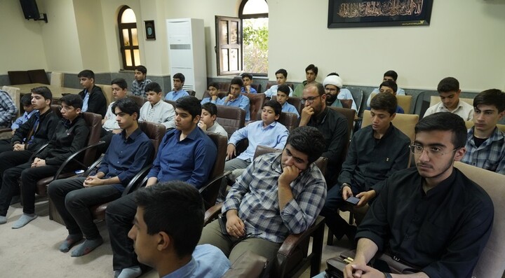 تصاویر/ نشست مسئول اتحادیه انجمن‌های اسلامی دانش‌آموزان بوشهر با امام جمعه