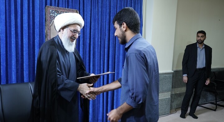 تصاویر/ نشست مسئول اتحادیه انجمن‌های اسلامی دانش‌آموزان بوشهر با امام جمعه