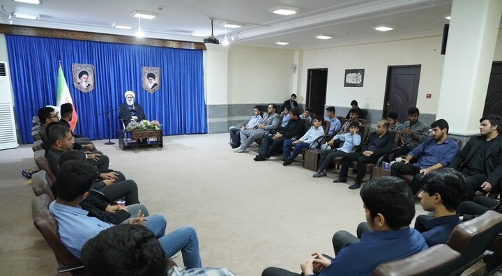 تصاویر/ نشست مسئول اتحادیه انجمن‌های اسلامی دانش‌آموزان بوشهر با امام جمعه