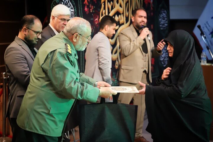 تصاویر/مراسم استقبال از پیکر مطهر شهید گمنام در دانشگاه آزاد اسلامی اراک