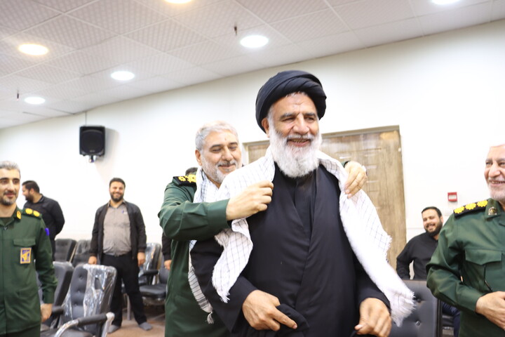 دیدار فرمانده و مسئولین سپاه ولیعصر(عج) استان با نماینده ولی فقیه در خوزستان