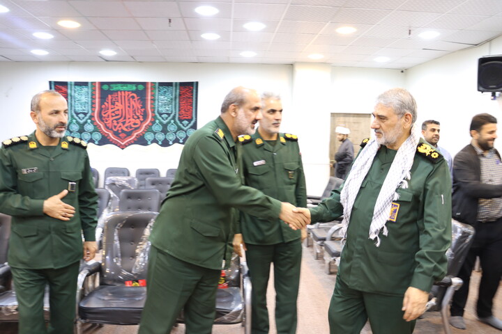 دیدار فرمانده و مسئولین سپاه ولیعصر(عج) استان با نماینده ولی فقیه در خوزستان
