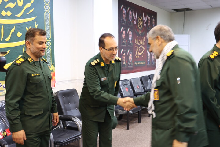 دیدار فرمانده و مسئولین سپاه ولیعصر(عج) استان با نماینده ولی فقیه در خوزستان
