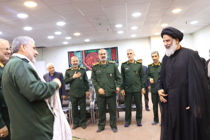 دیدار فرمانده و مسئولین سپاه ولیعصر(عج) استان با نماینده ولی فقیه در خوزستان