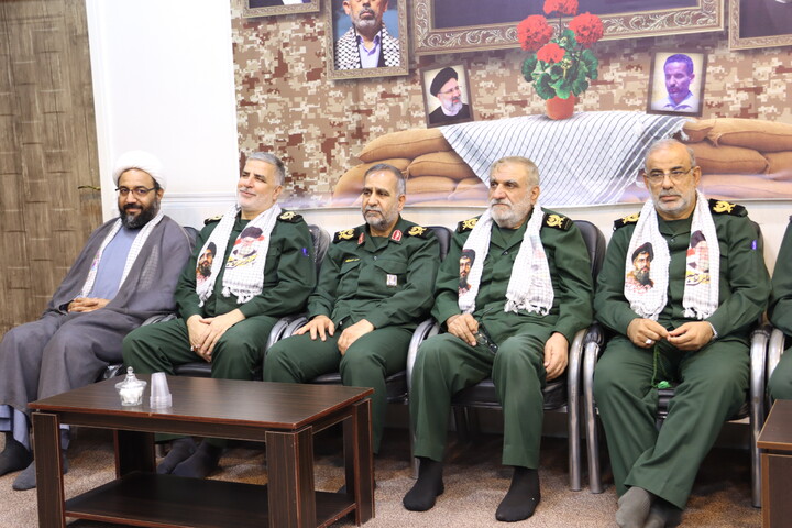 دیدار فرمانده و مسئولین سپاه ولیعصر(عج) استان با نماینده ولی فقیه در خوزستان
