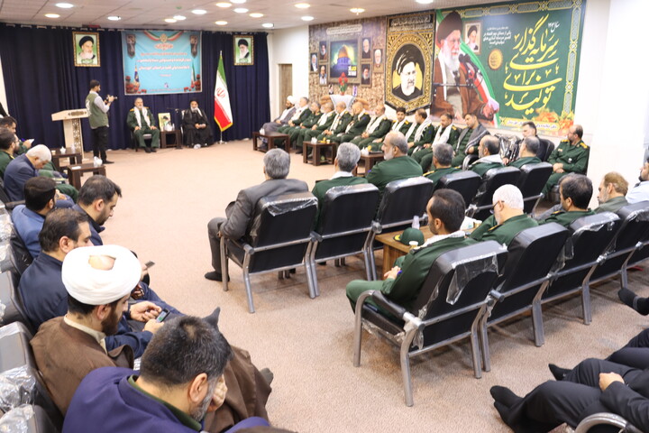 دیدار فرمانده و مسئولین سپاه ولیعصر(عج) استان با نماینده ولی فقیه در خوزستان