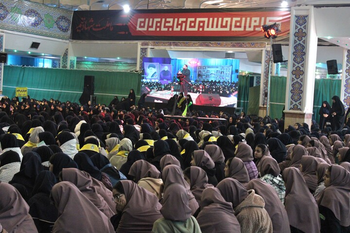 تصاویر/ اجتماع هزاران نفری دختران فاطمی در حسینیه ثارالله کرمان