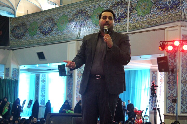 تصاویر/ اجتماع هزاران نفری دختران فاطمی در حسینیه ثارالله کرمان