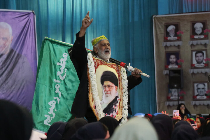 تصاویر/ اجتماع هزاران نفری دختران فاطمی در حسینیه ثارالله کرمان