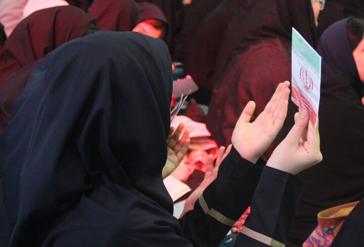 تصاویر/ اجتماع هزاران نفری دختران فاطمی در حسینیه ثارالله کرمان