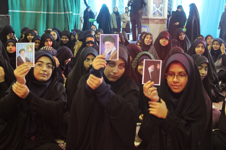 تصاویر/ اجتماع هزاران نفری دختران فاطمی در حسینیه ثارالله کرمان