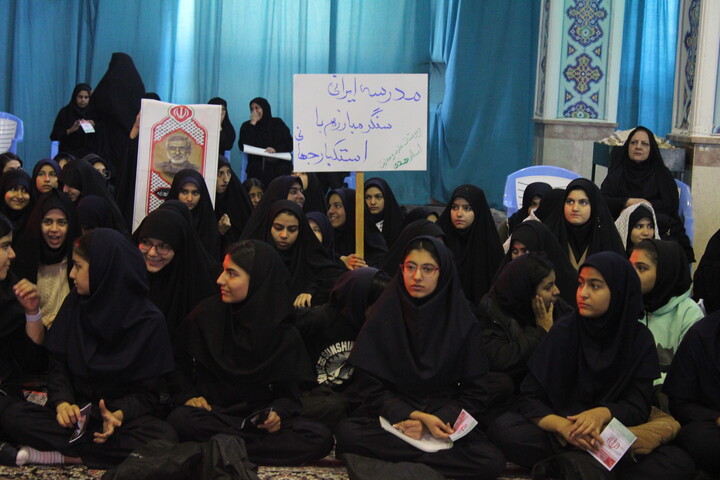 تصاویر/ اجتماع هزاران نفری دختران فاطمی در حسینیه ثارالله کرمان