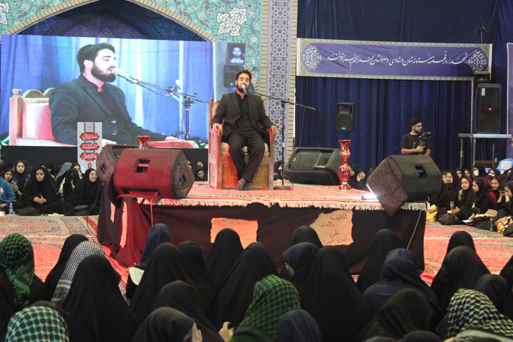 تصاویر/ اجتماع هزاران نفری دختران فاطمی در حسینیه ثارالله کرمان