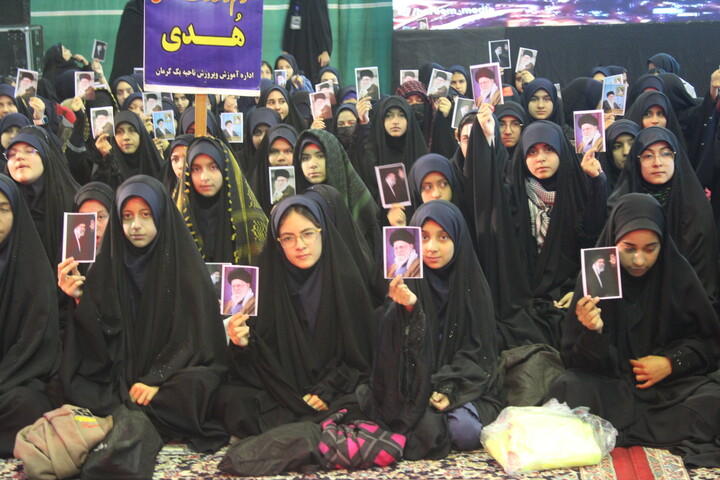 تصاویر/ اجتماع هزاران نفری دختران فاطمی در حسینیه ثارالله کرمان