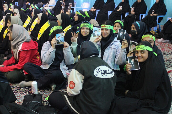 تصاویر/ اجتماع هزاران نفری دختران فاطمی در حسینیه ثارالله کرمان