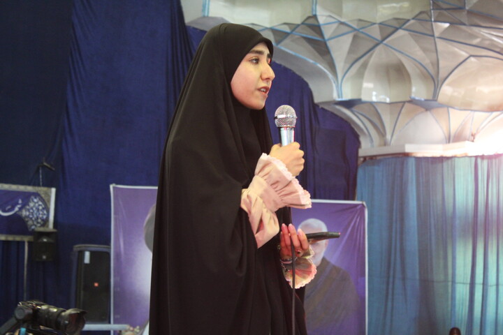 تصاویر/ اجتماع هزاران نفری دختران فاطمی در حسینیه ثارالله کرمان