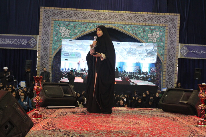 تصاویر/ اجتماع هزاران نفری دختران فاطمی در حسینیه ثارالله کرمان