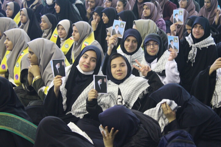 تصاویر/ اجتماع هزاران نفری دختران فاطمی در حسینیه ثارالله کرمان