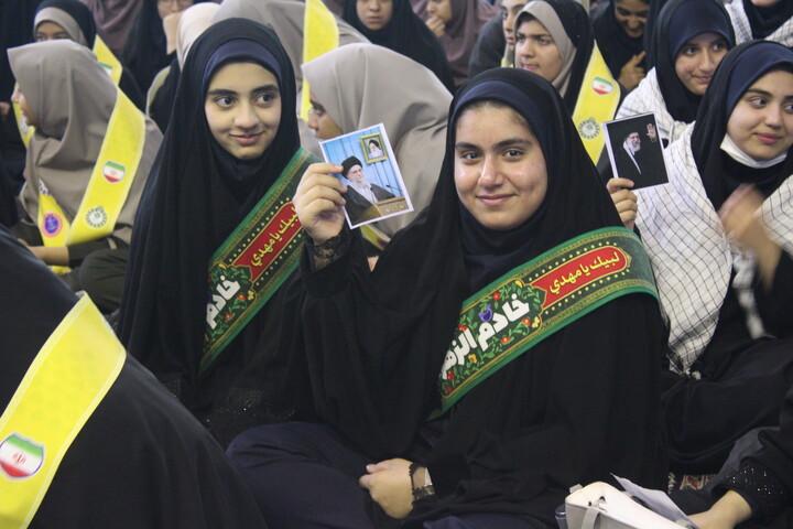 تصاویر/ اجتماع هزاران نفری دختران فاطمی در حسینیه ثارالله کرمان