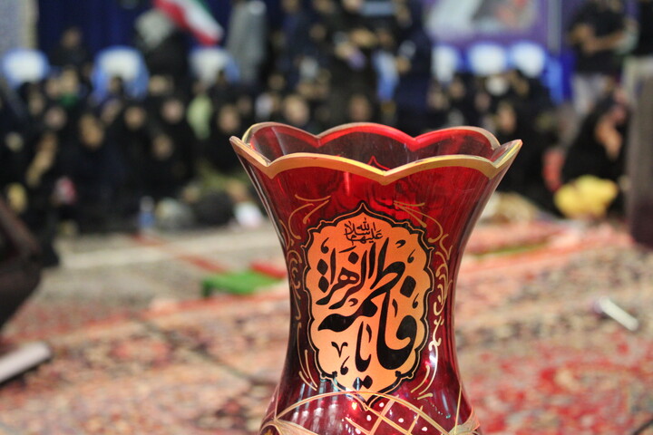 تصاویر/ اجتماع هزاران نفری دختران فاطمی در حسینیه ثارالله کرمان