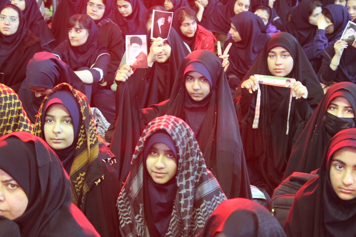 تصاویر/ اجتماع هزاران نفری دختران فاطمی در حسینیه ثارالله کرمان