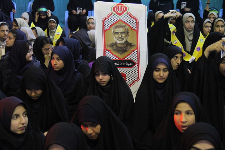 تصاویر/ اجتماع هزاران نفری دختران فاطمی در حسینیه ثارالله کرمان