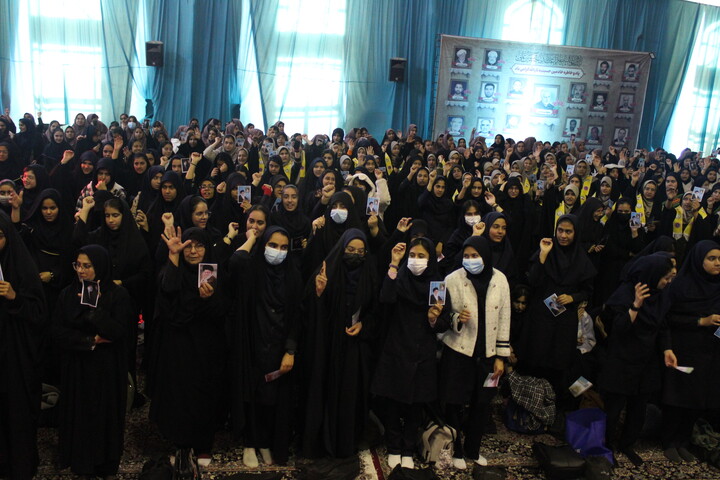 تصاویر/ اجتماع هزاران نفری دختران فاطمی در حسینیه ثارالله کرمان