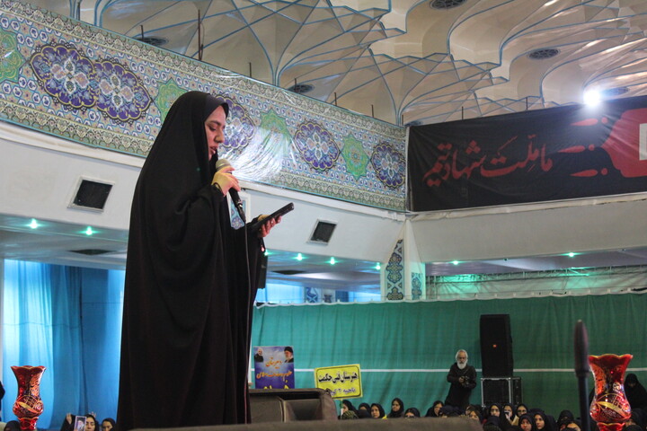 تصاویر/ اجتماع هزاران نفری دختران فاطمی در حسینیه ثارالله کرمان