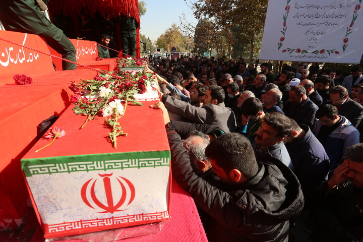 تصاویر / سنگ تمام دانشجویان اصفهانی در استقبال از کاروان اهالی بهشت