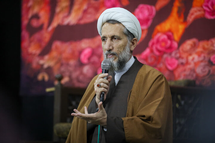 تصاویر / حضور نماینده ولی فقیه در استان قزوین در مسجد مهرگان