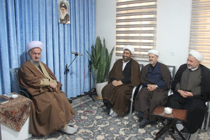 تصاویر / دیدار معاوینن حوزه علمیه استان قزوین با نماینده مردم قزوین در مجلس خبرگان رهبری