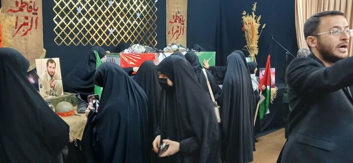 تصاویر / استقبال طلاب، کادر و اساتید حوزه‌ های علمیه خواهران تبریز از شهید گمنام