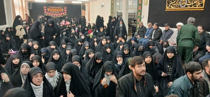 تصاویر / استقبال طلاب، کادر و اساتید حوزه‌ های علمیه خواهران تبریز از شهید گمنام