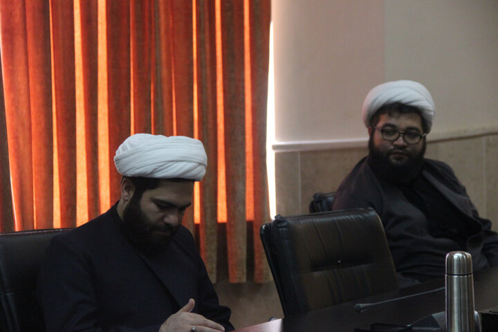 نشست مدیر و معاوینن مرکز مدیریت حوزه علمیه قزوین با حجت الاسلام والمسلمین سید منذر حکیم