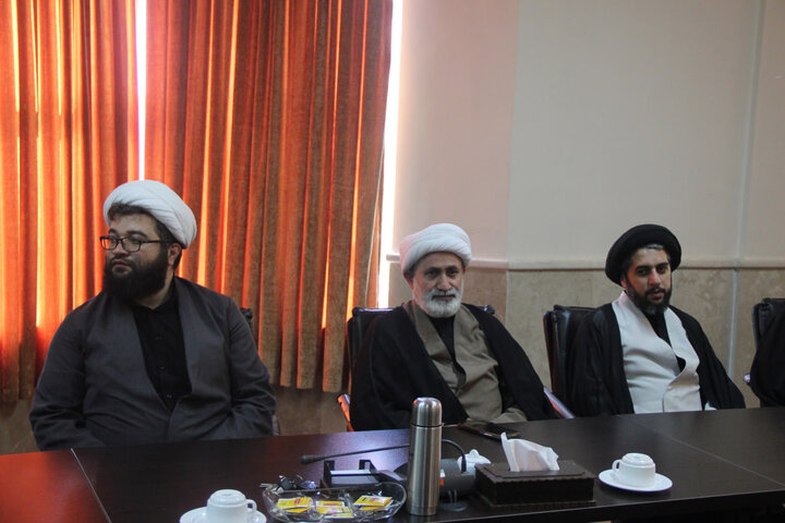 نشست مدیر و معاوینن مرکز مدیریت حوزه علمیه قزوین با حجت الاسلام والمسلمین سید منذر حکیم