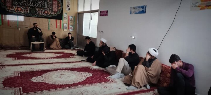 تصاویری از مراسم عزاداری حضرت فاطمه(س) در مدرسه علمیه امام خمینی‌(ره)شهرستان خمین