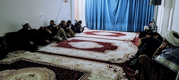 تصاویری از مراسم عزاداری حضرت فاطمه(س) در مدرسه علمیه امام خمینی‌(ره)شهرستان خمین