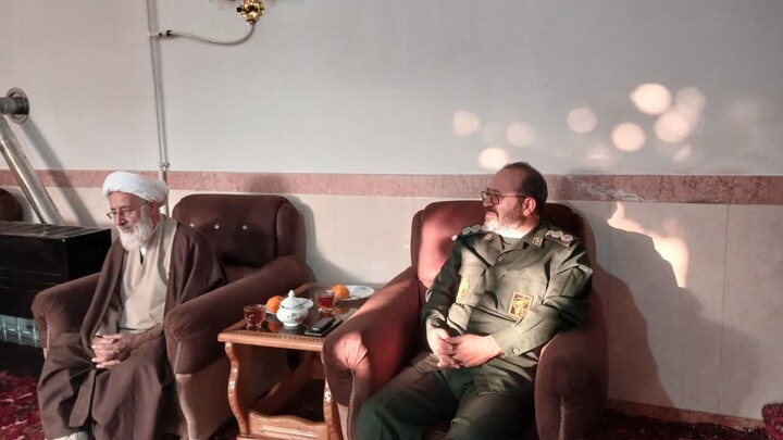 تصاویر / دیدار امام جمعه هادیشهر با خانواده 3 شهید این شهرستان