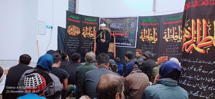 হজরত ফাতিমা যাহরা (সা.) এর শাহাদাত বার্ষিকী উপলক্ষে প্রথম মজলিস অনুষ্ঠিত/ছবি