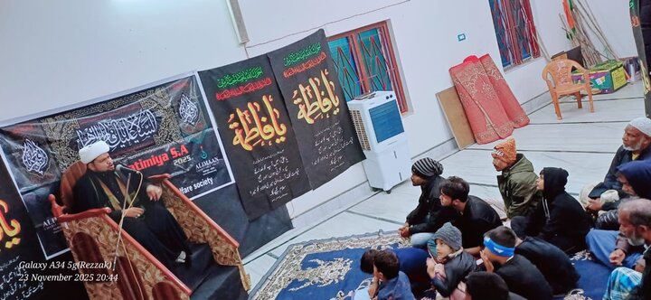 হজরত ফাতিমা যাহরা (সা.) এর শাহাদাত বার্ষিকী উপলক্ষে প্রথম মজলিস অনুষ্ঠিত/ছবি