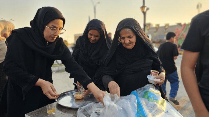 تصاویر/ پیکر شهید گمنام بر دستان مردم دوراهک