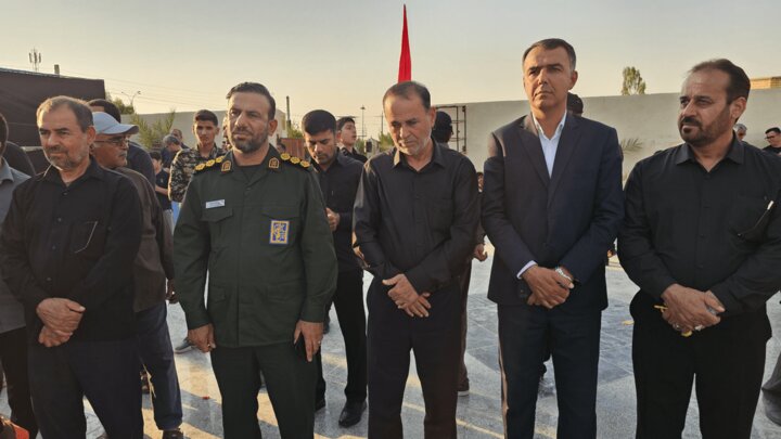 تصاویر/ پیکر شهید گمنام بر دستان مردم دوراهک