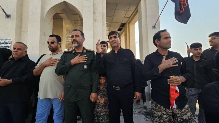 تصاویر/ پیکر شهید گمنام بر دستان مردم دوراهک